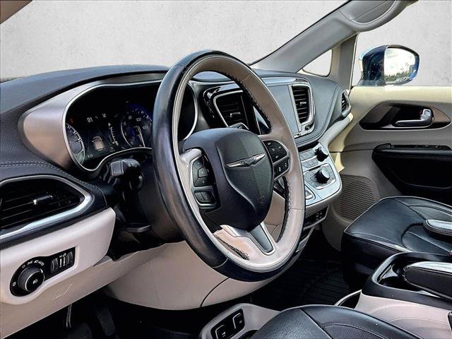 Used 2018 Chrysler Pacifica Limited w/ Advanced Safetytec Group FWD image 13