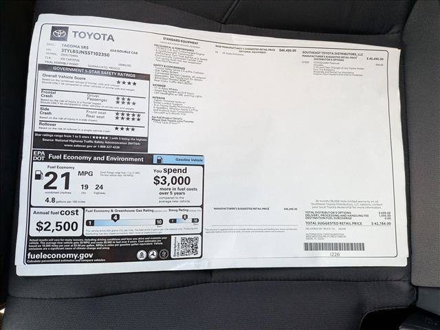 Certified 2025 Toyota Tacoma SR5 AWD/4WD image 17