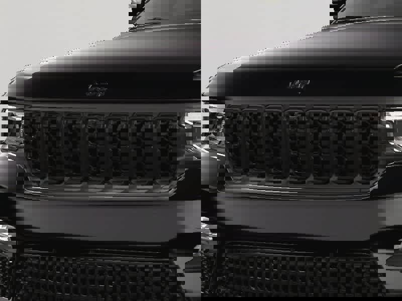 New 2025 Jeep Grand Cherokee Summit image 10