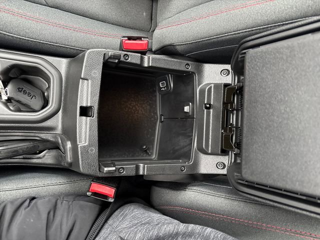 Used 2025 Jeep Wrangler Unlimited Rubicon w/ Safety Group image 28