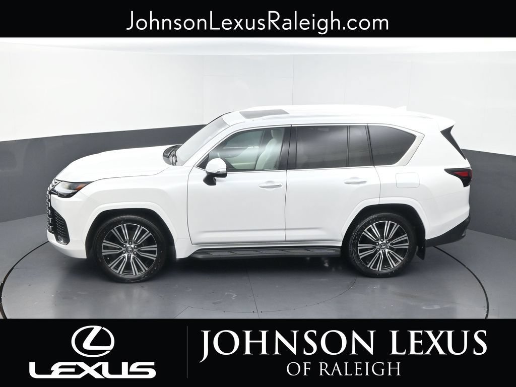 Used 2023 Lexus LX 600 4WD w/ Luxury Package image 29