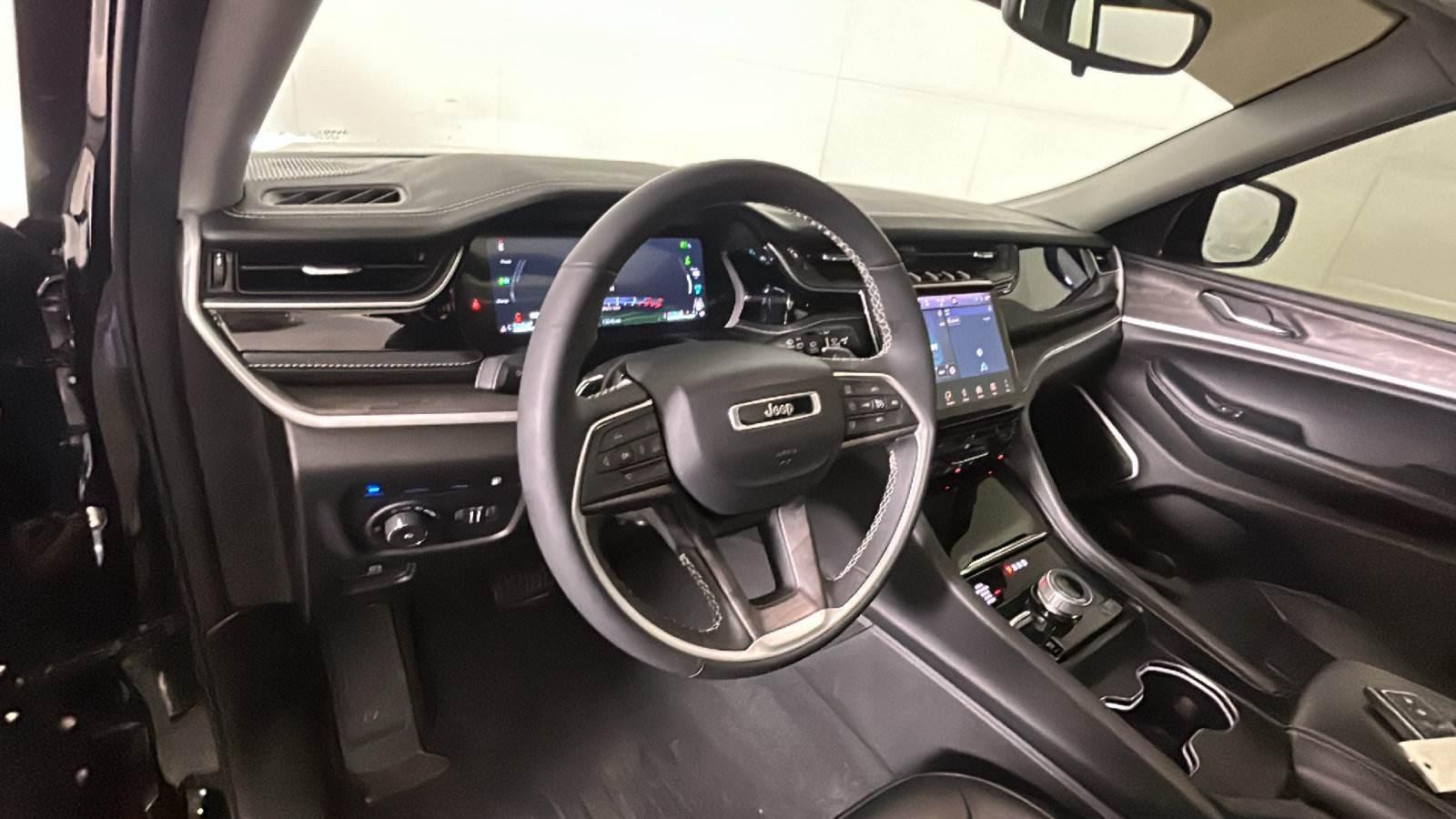 Used 2024 Jeep Grand Cherokee Limited 4xe AWD/4WD image 16