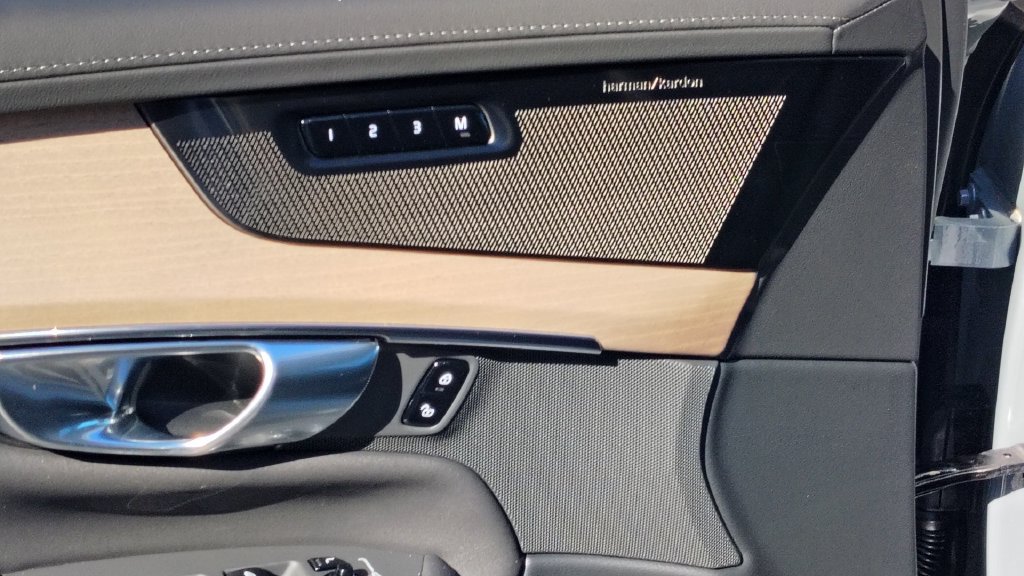 New 2026 Volvo XC90 B6 Plus w/ Protection Package Premier AWD/4WD image 9