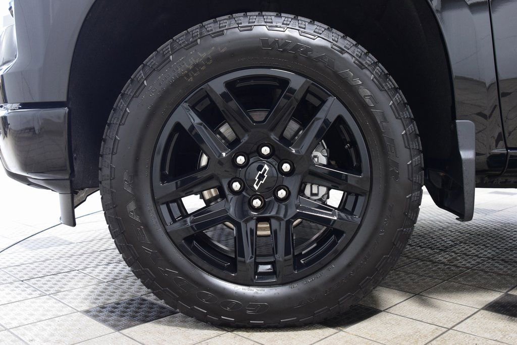 Used 2025 Chevrolet Silverado 1500 High Country w/ Midnight Edition image 24