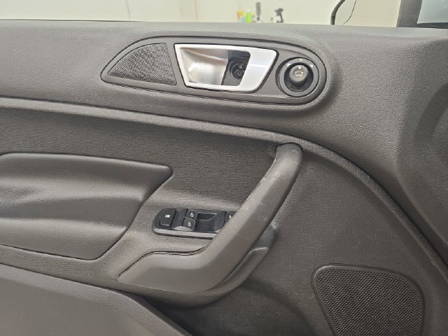 Used 2014 Ford Fiesta Titanium FWD image 33