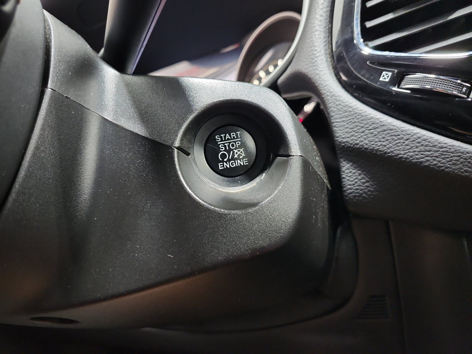 Used 2019 Jeep Compass Limited AWD/4WD image 20