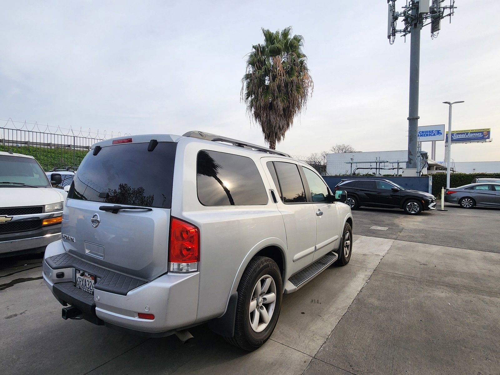 Used 2011 Nissan Armada SV image 7