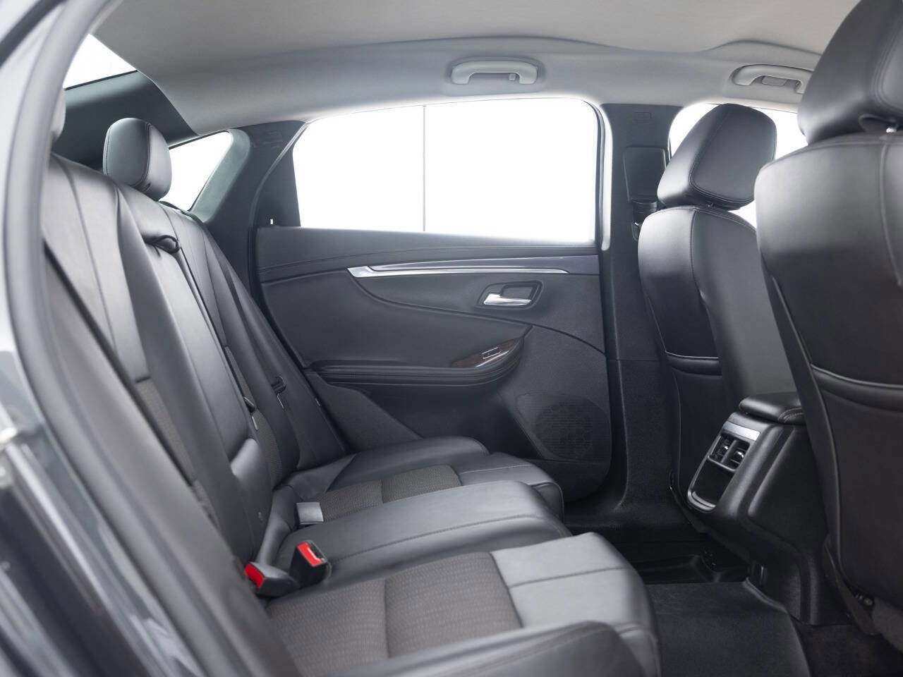 Used 2015 Chevrolet Impala LT w/ Convenience Package image 31