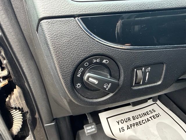 Used 2016 Dodge Grand Caravan SXT FWD image 19