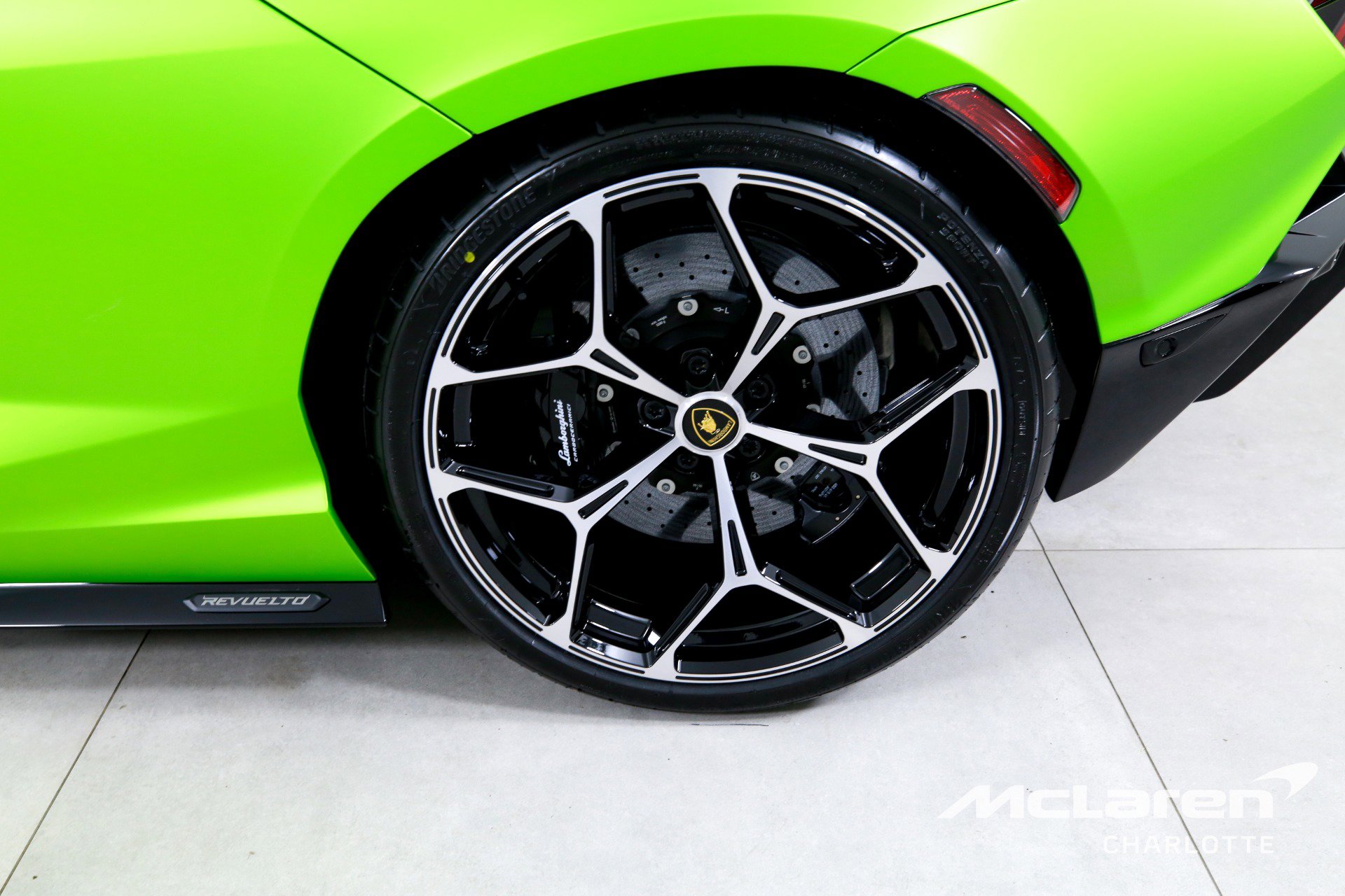 Used 2024 Lamborghini Revuelto image 30