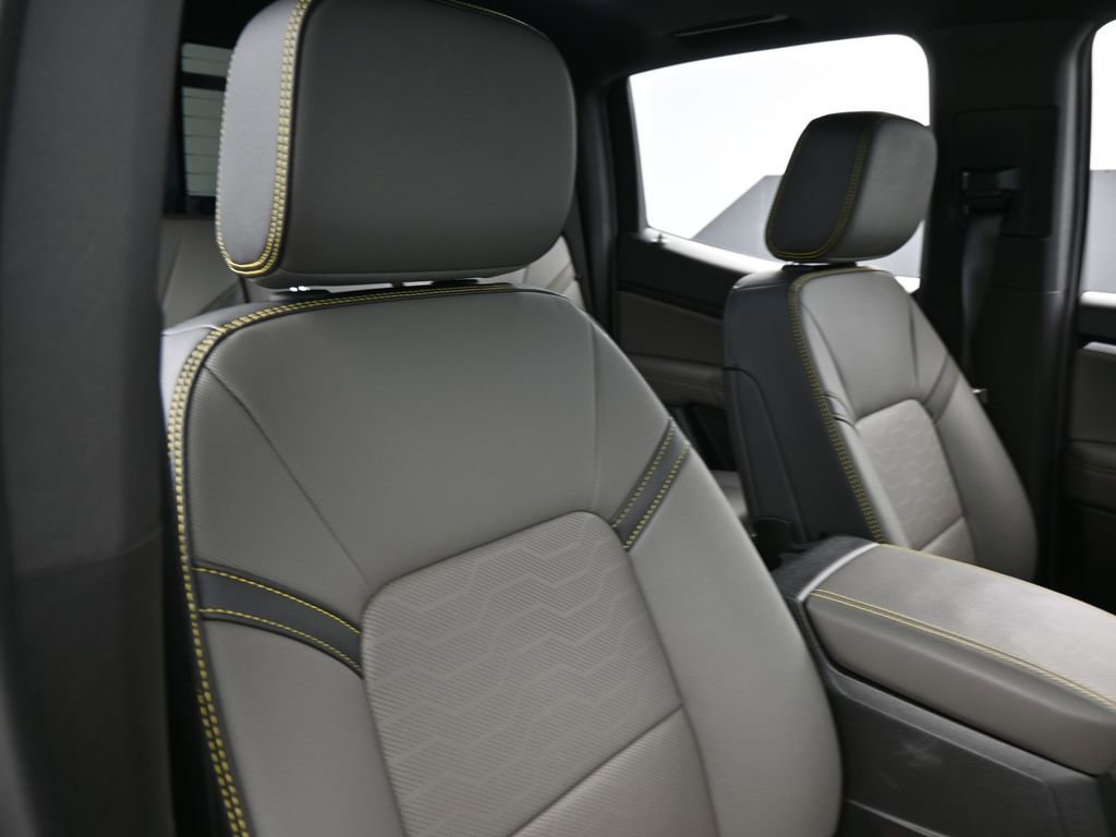 Used 2025 Chevrolet Colorado ZR2 w/ Technology Package AWD/4WD image 49