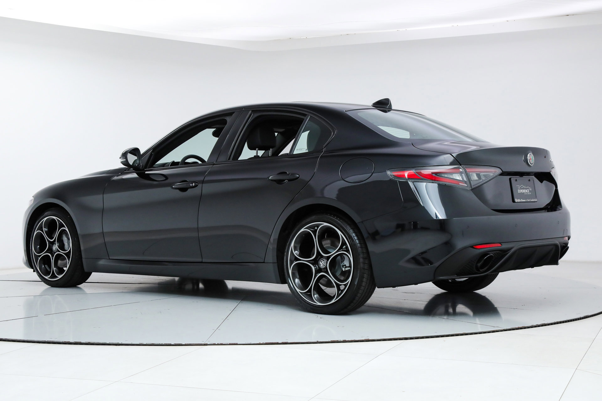 New 2025 Alfa Romeo Giulia w/ Driving Assist Package image 3