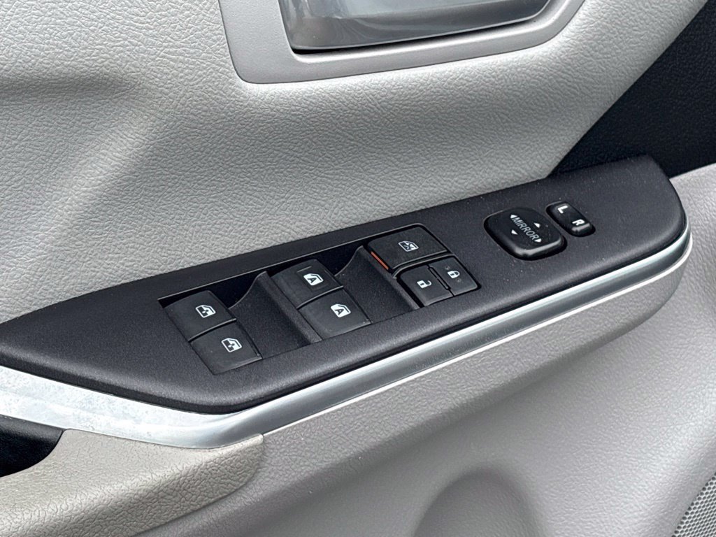 Used 2015 Toyota Camry LE w/ Moonroof Package FWD image 12