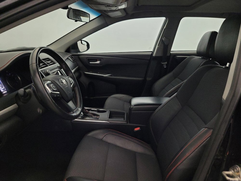 Used 2016 Toyota Camry SE w/ Moonroof Package FWD image 17