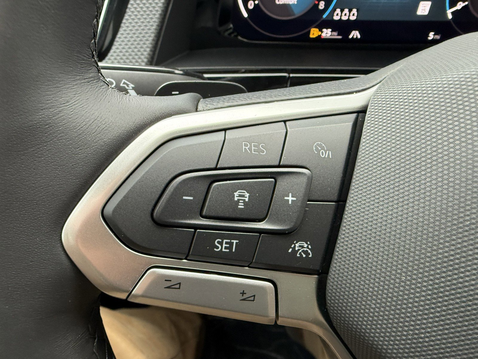 New 2026 Volkswagen Atlas Cross Sport SEL R-Line image 15