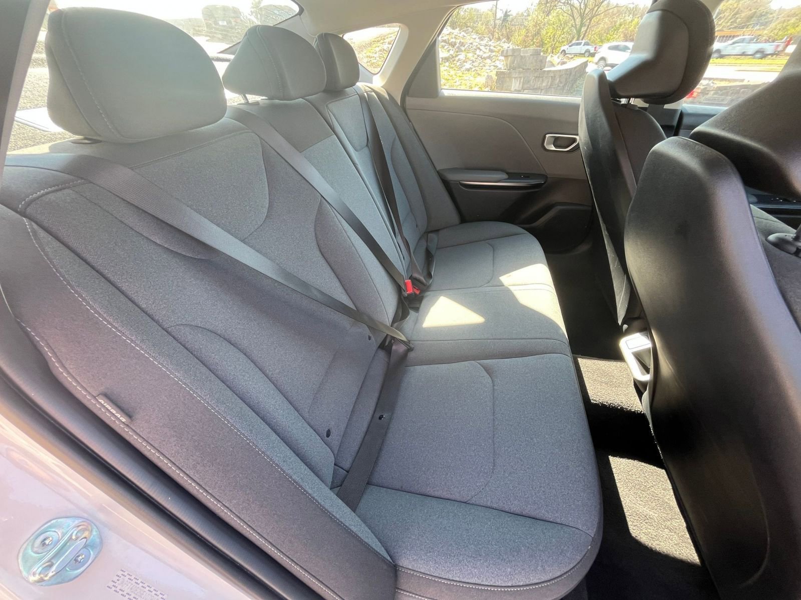 Used 2025 Kia K4 LXS image 37