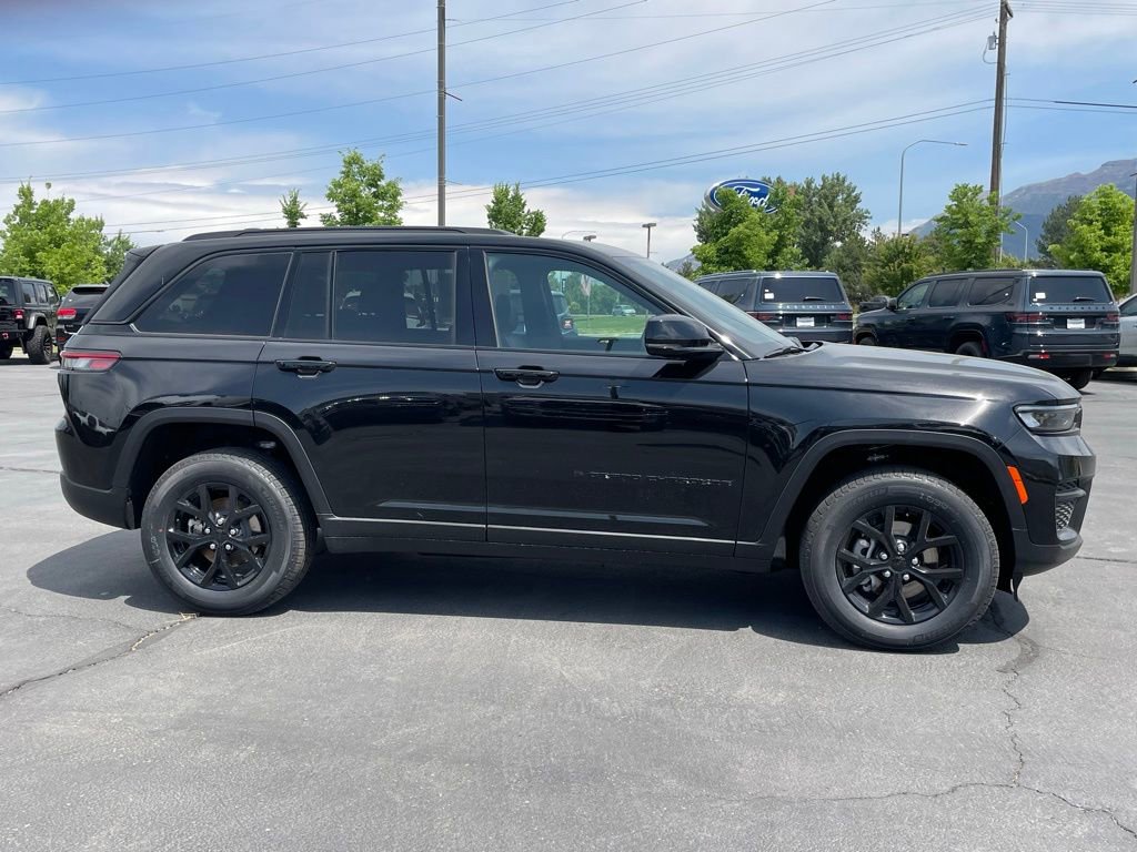 New 2025 Jeep Grand Cherokee Altitude image 8