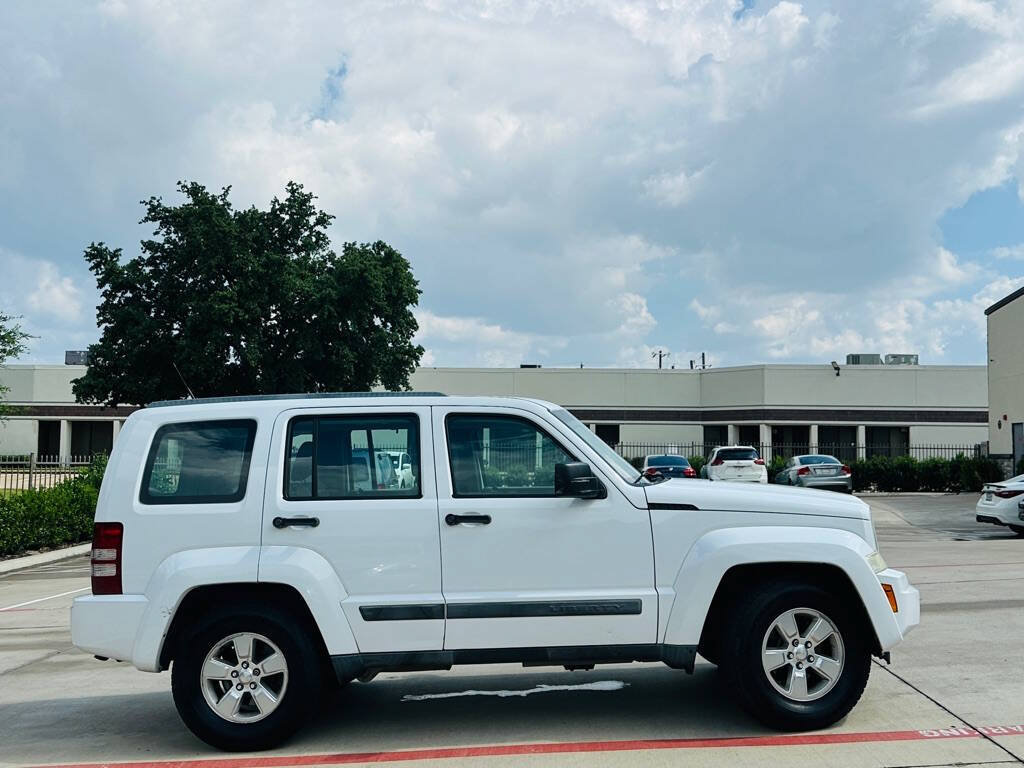 Used 2011 Jeep Liberty Sport RWD image 12
