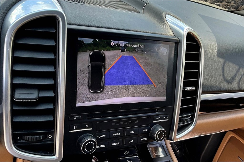 Used 2018 Porsche Cayenne Platinum Edition w/ Premium Package Plus image 19