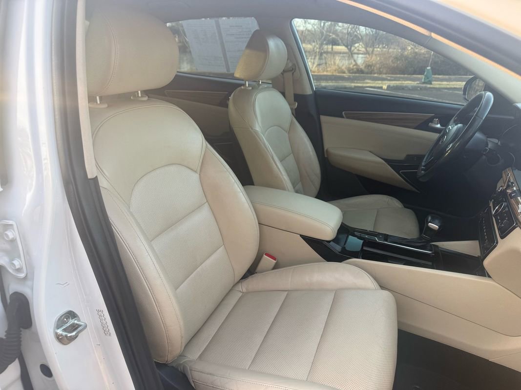 Used 2019 Kia Cadenza Premium image 12