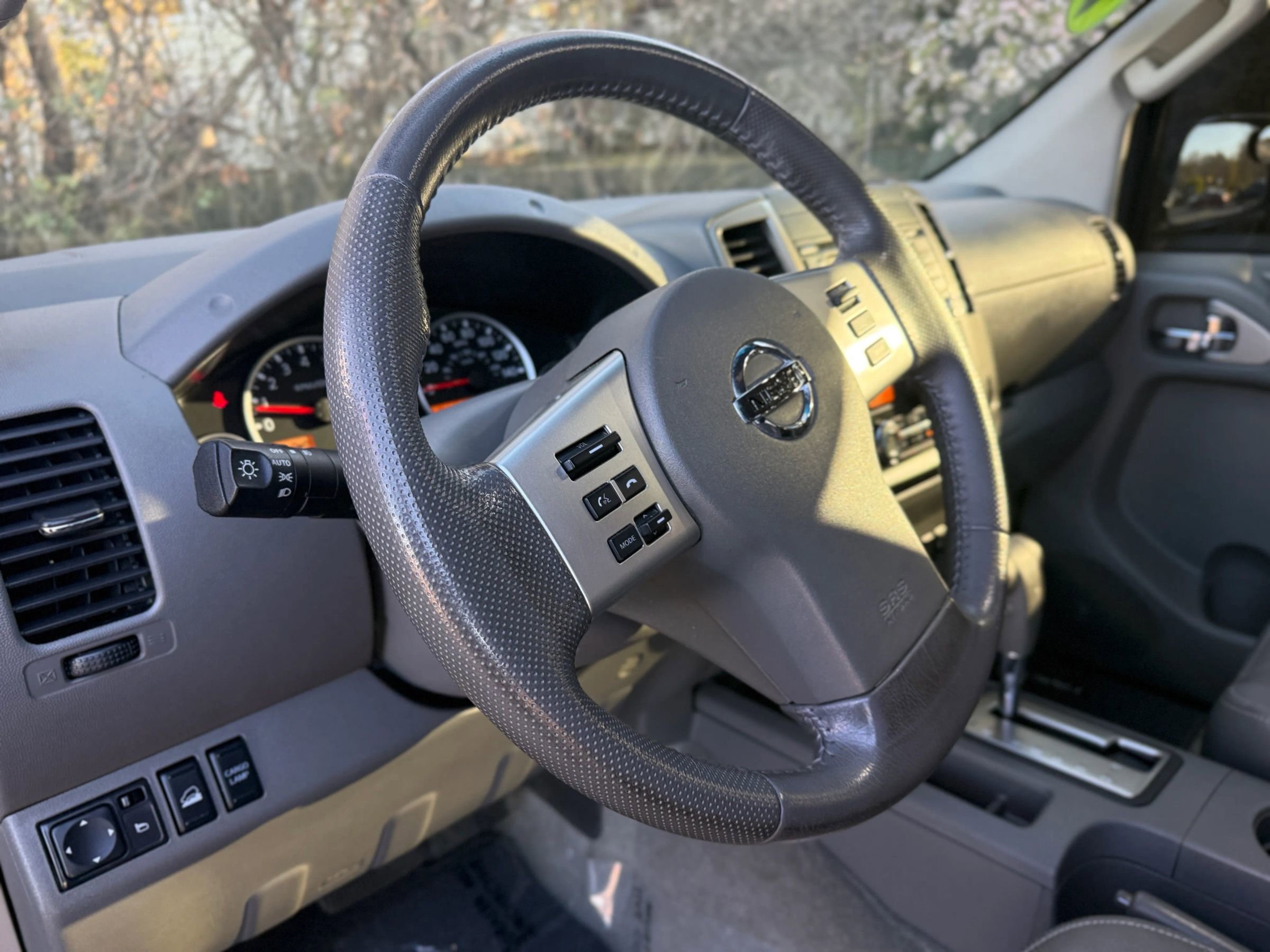 Used 2014 Nissan Frontier SL image 46