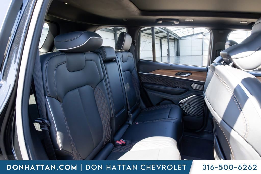 Used 2022 Jeep Grand Cherokee Summit AWD/4WD image 23