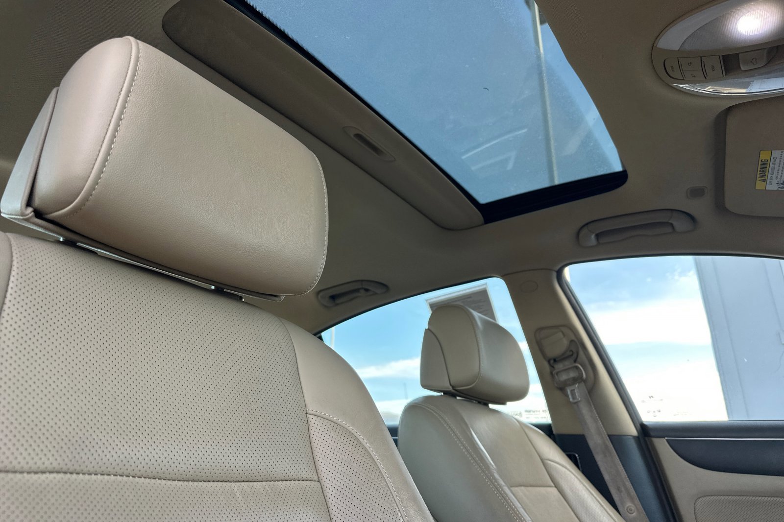 Used 2012 Hyundai Genesis 3.8 w/ Premium Pkg image 16