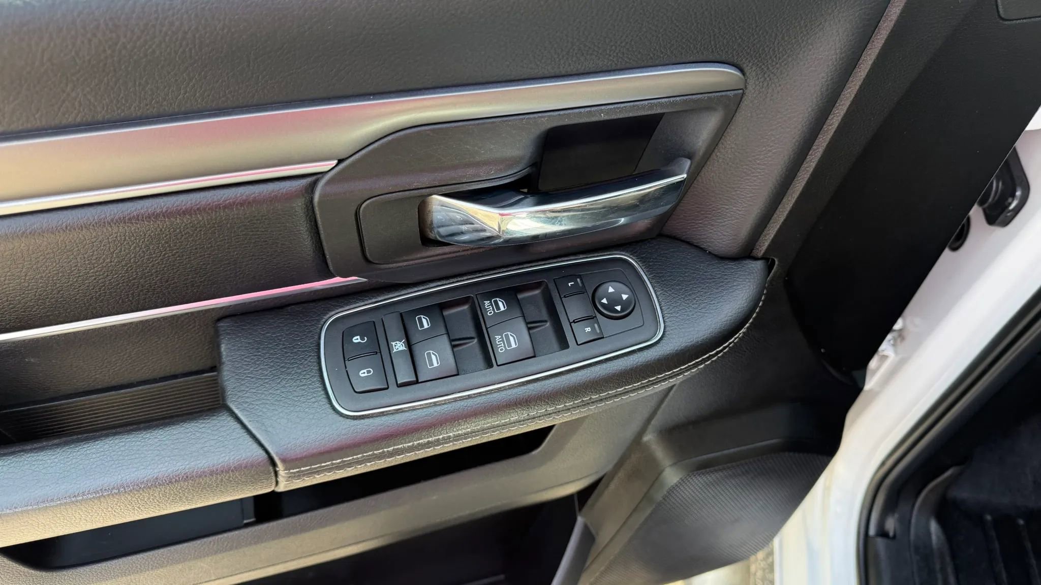 Used 2023 RAM 1500 Classic Warlock image 18