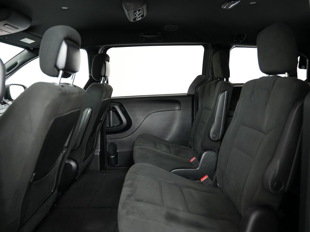 Used 2015 Dodge Grand Caravan SE image 32