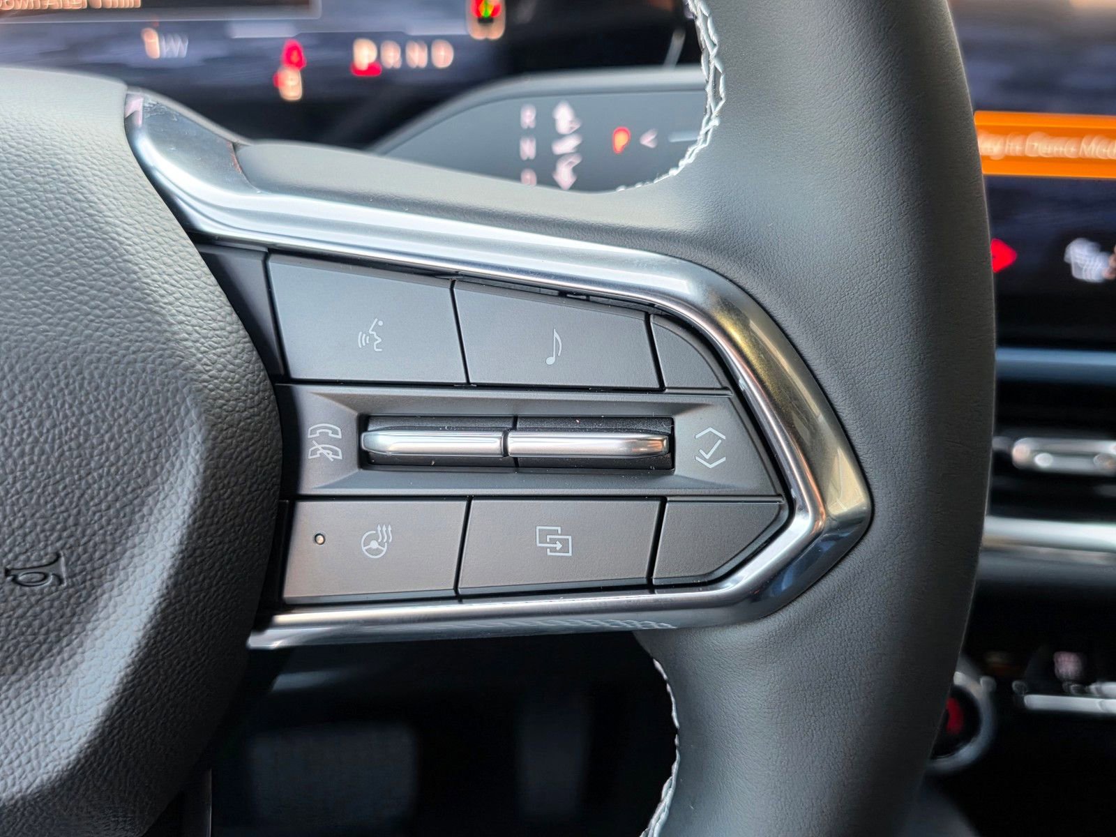 New 2026 Chevrolet Equinox EV LT image 30