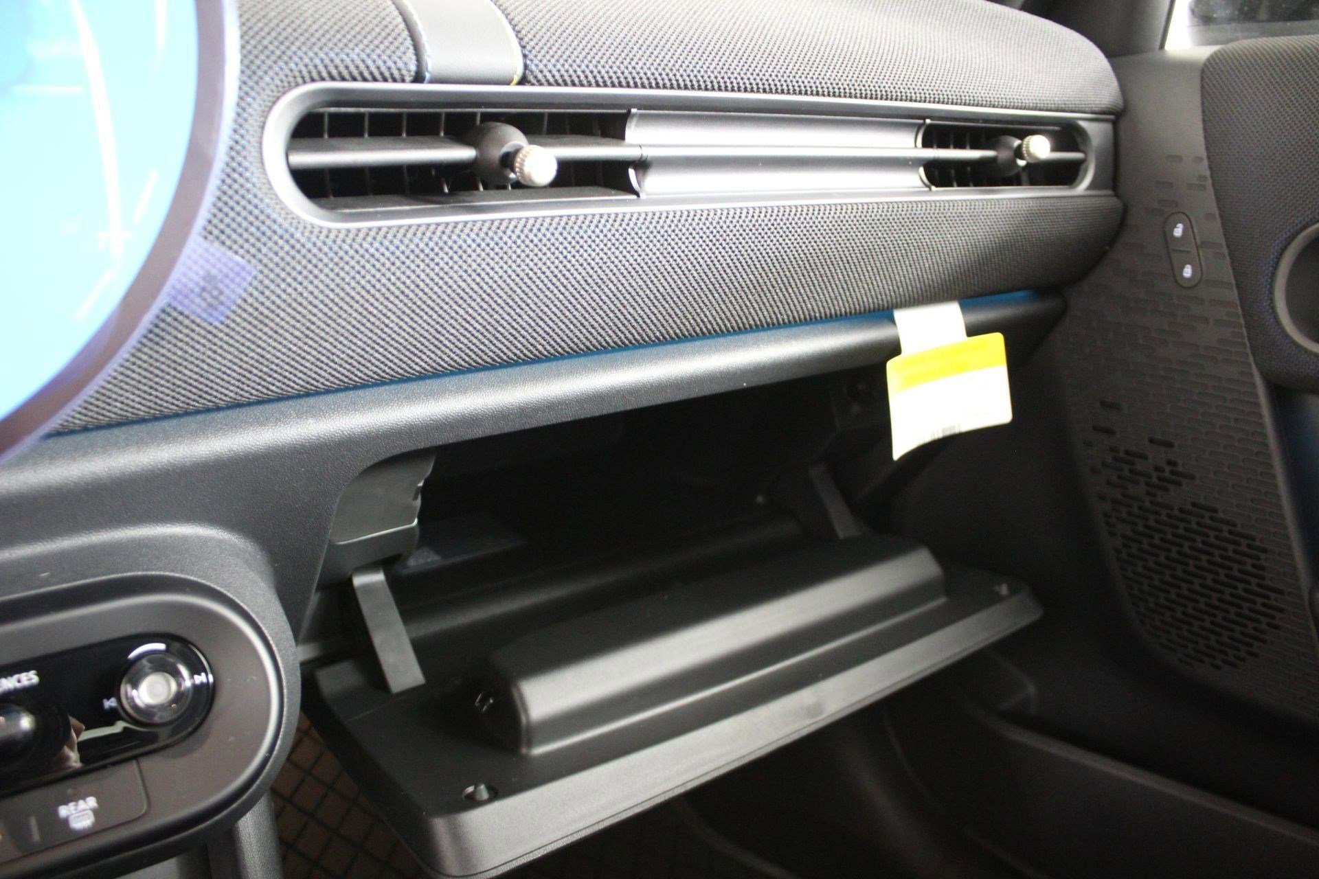 Used 2026 MINI Cooper 4-Door Hardtop FWD image 25