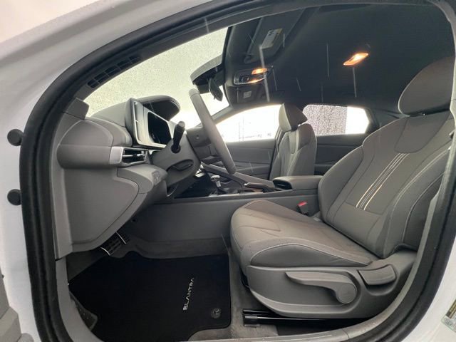 Certified 2025 Hyundai Elantra Sport image 18