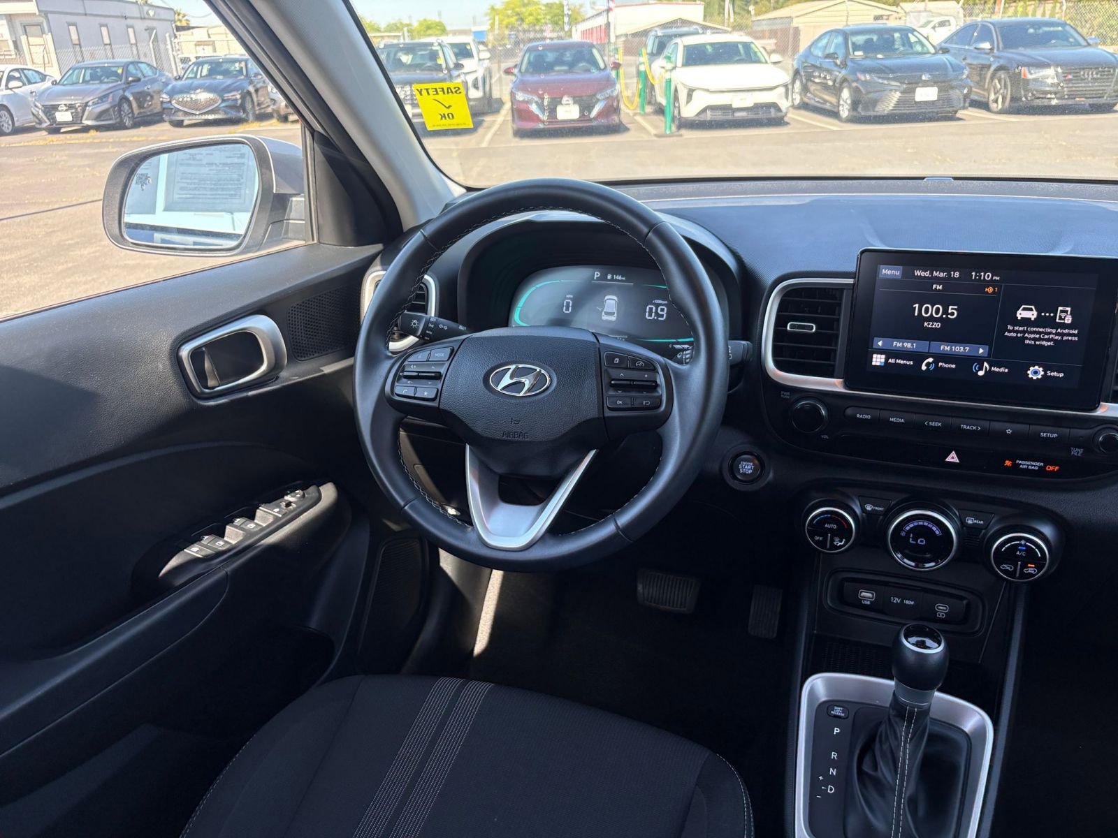 Used 2025 Hyundai Venue SEL image 33