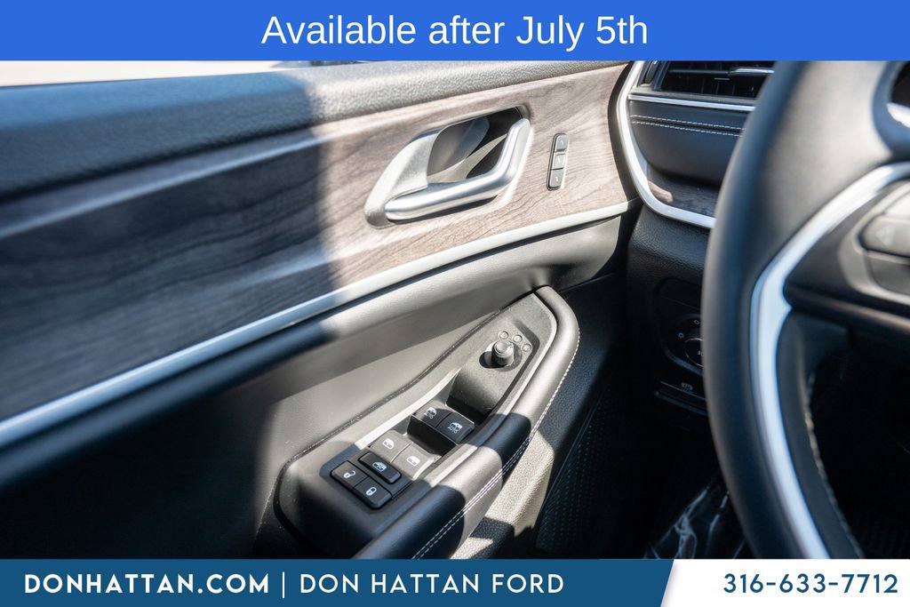 Used 2023 Jeep Grand Cherokee L Limited AWD/4WD image 16