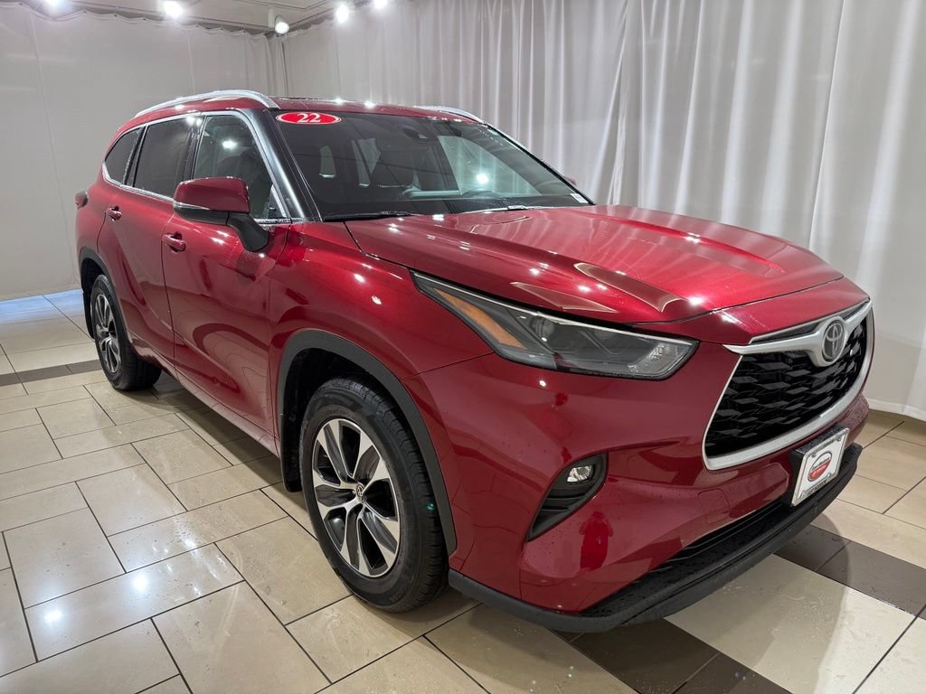 Used 2022 Toyota Highlander XLE AWD/4WD image 7