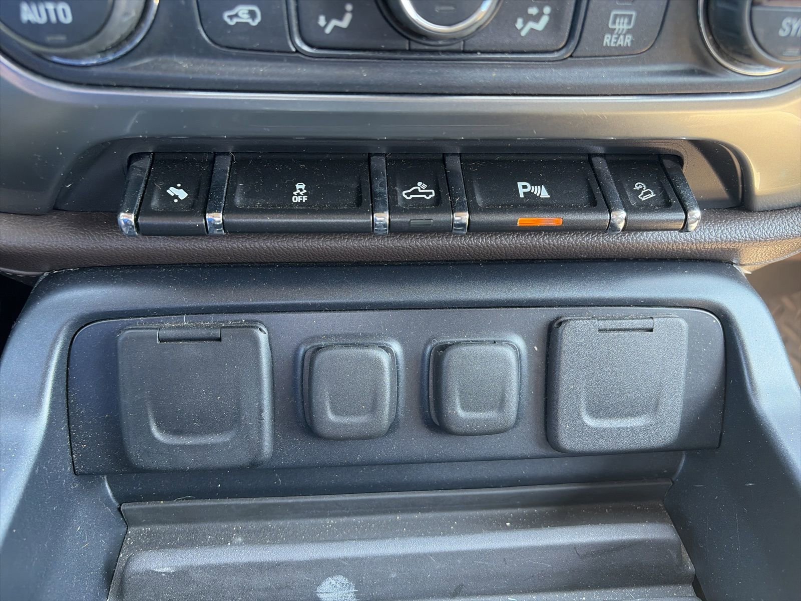 Used 2015 Chevrolet Silverado 2500 LTZ w/ LTZ Plus Package AWD/4WD image 19