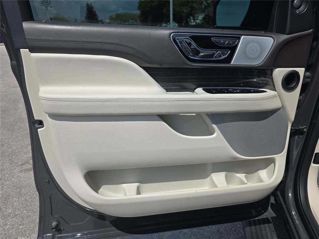 Certified 2023 Lincoln Navigator Black Label AWD/4WD image 15