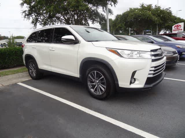 Used 2019 Toyota Highlander XLE FWD image 4