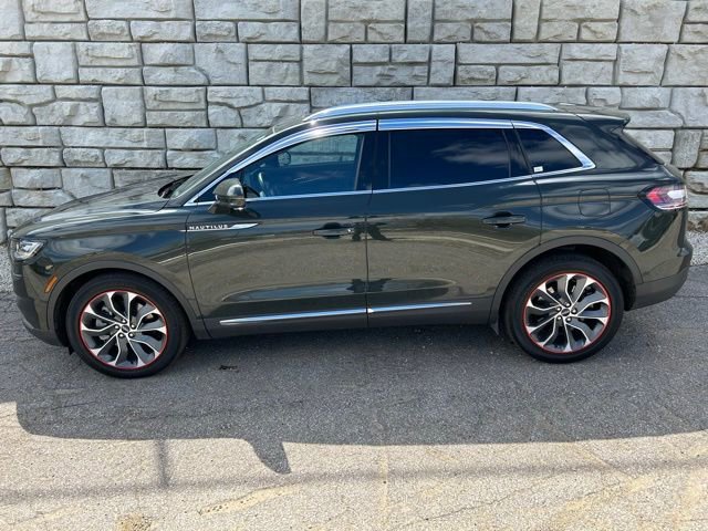 Used 2023 Lincoln Nautilus Reserve image 3