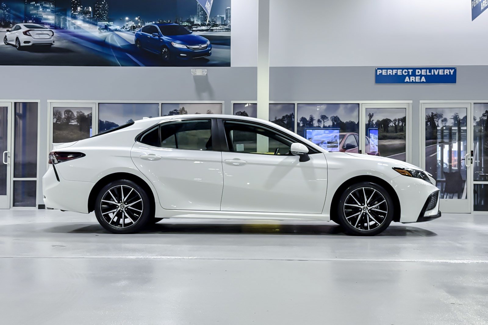 Used 2023 Toyota Camry SE FWD image 8