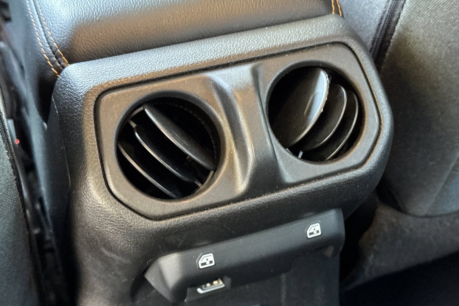 Used 2024 Jeep Wrangler Unlimited Sahara AWD/4WD image 13