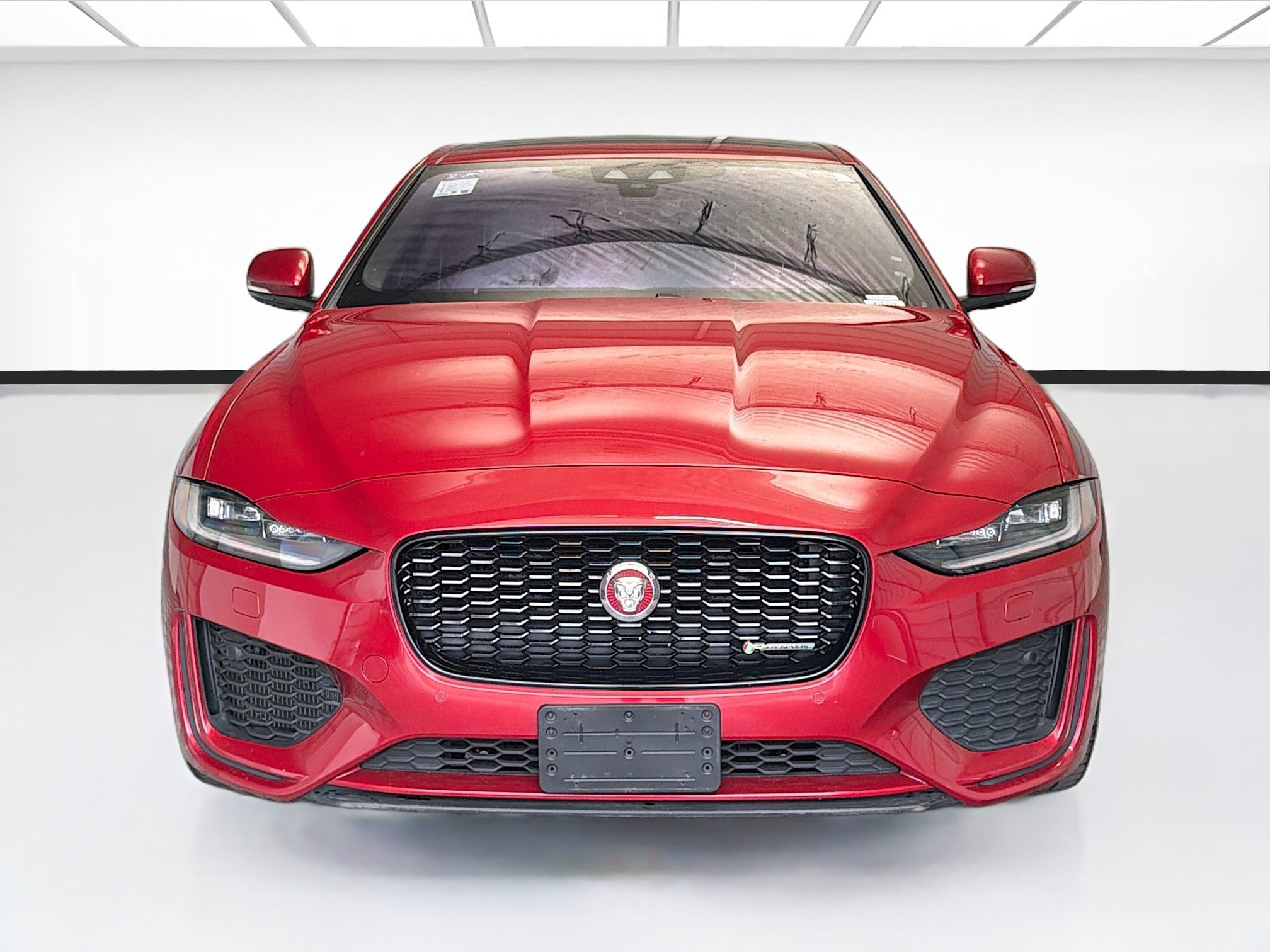 Used 2020 Jaguar XE R-Dynamic S image 2