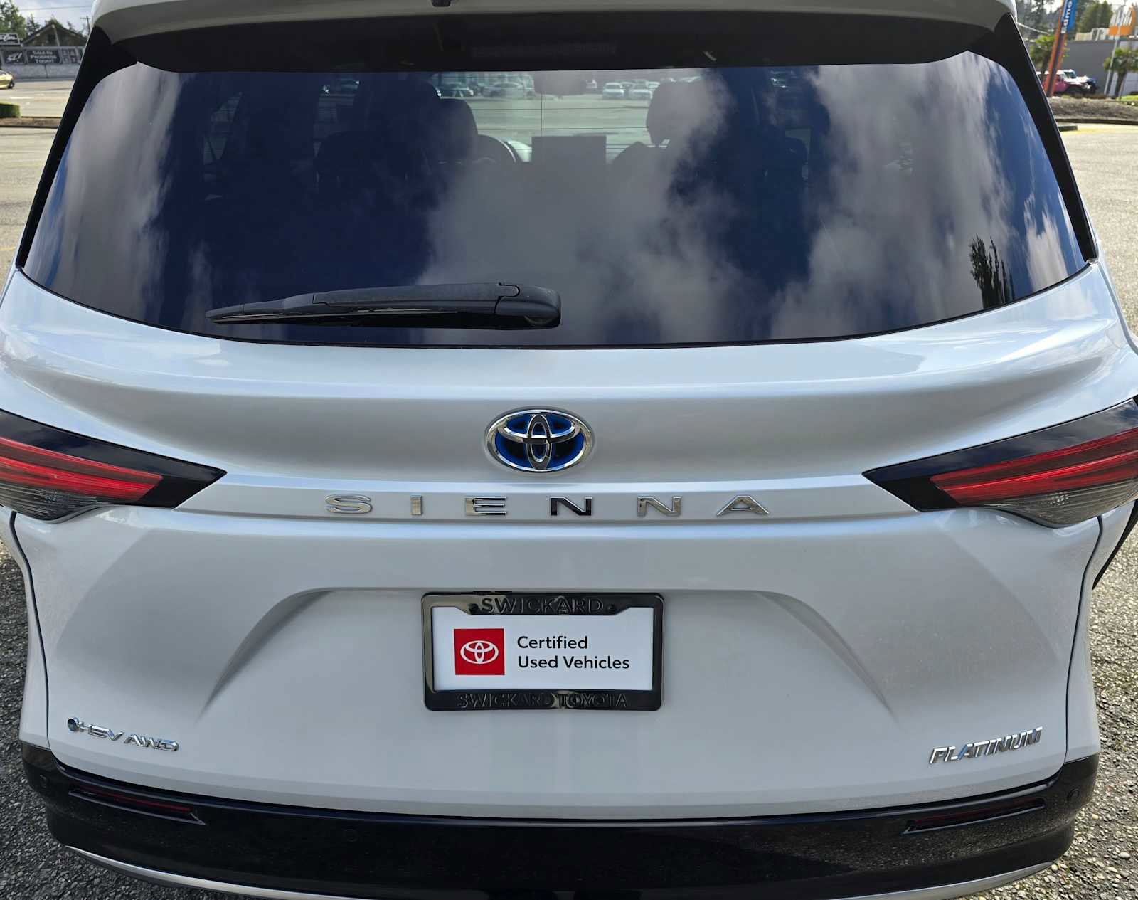 Used 2025 Toyota Sienna Platinum image 13