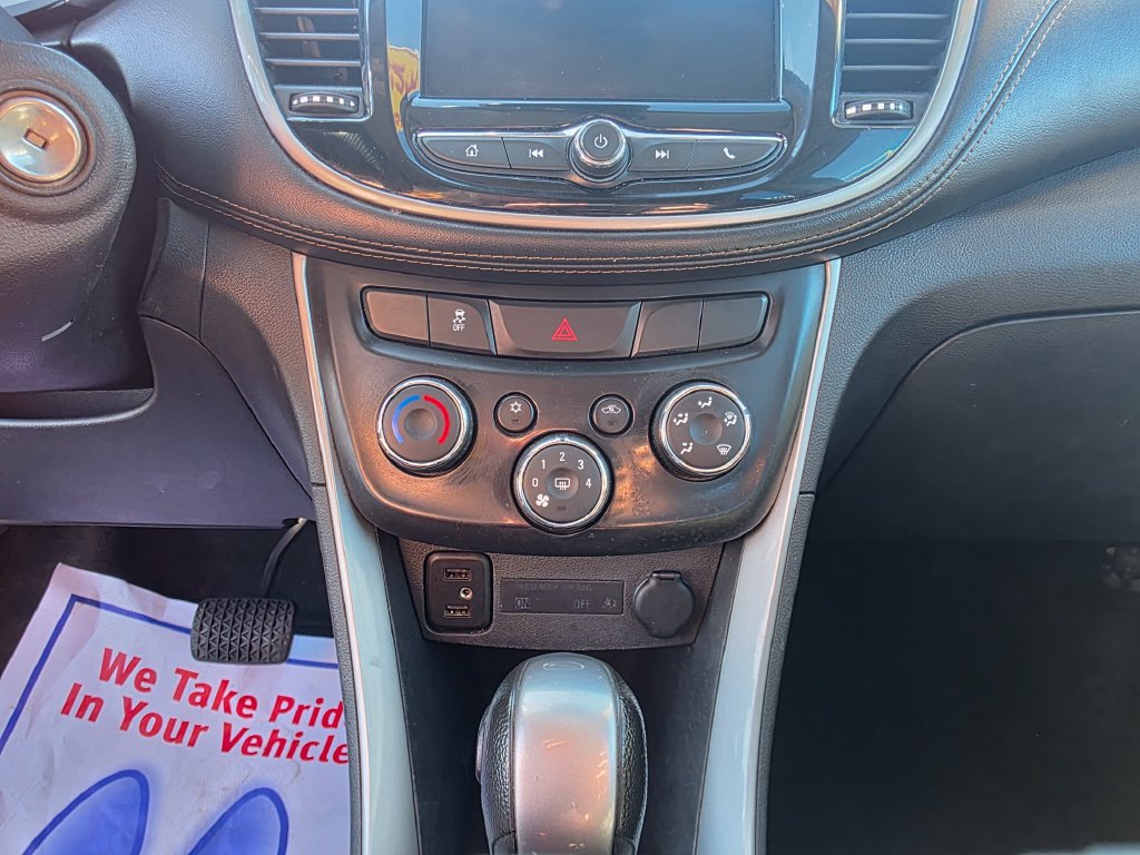 Used 2021 Chevrolet Trax LT AWD/4WD image 32