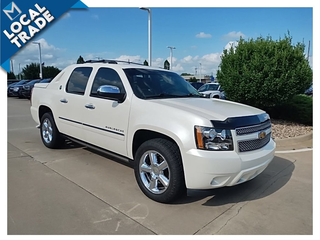 Used 2013 Chevrolet Avalanche LTZ AWD/4WD image 3