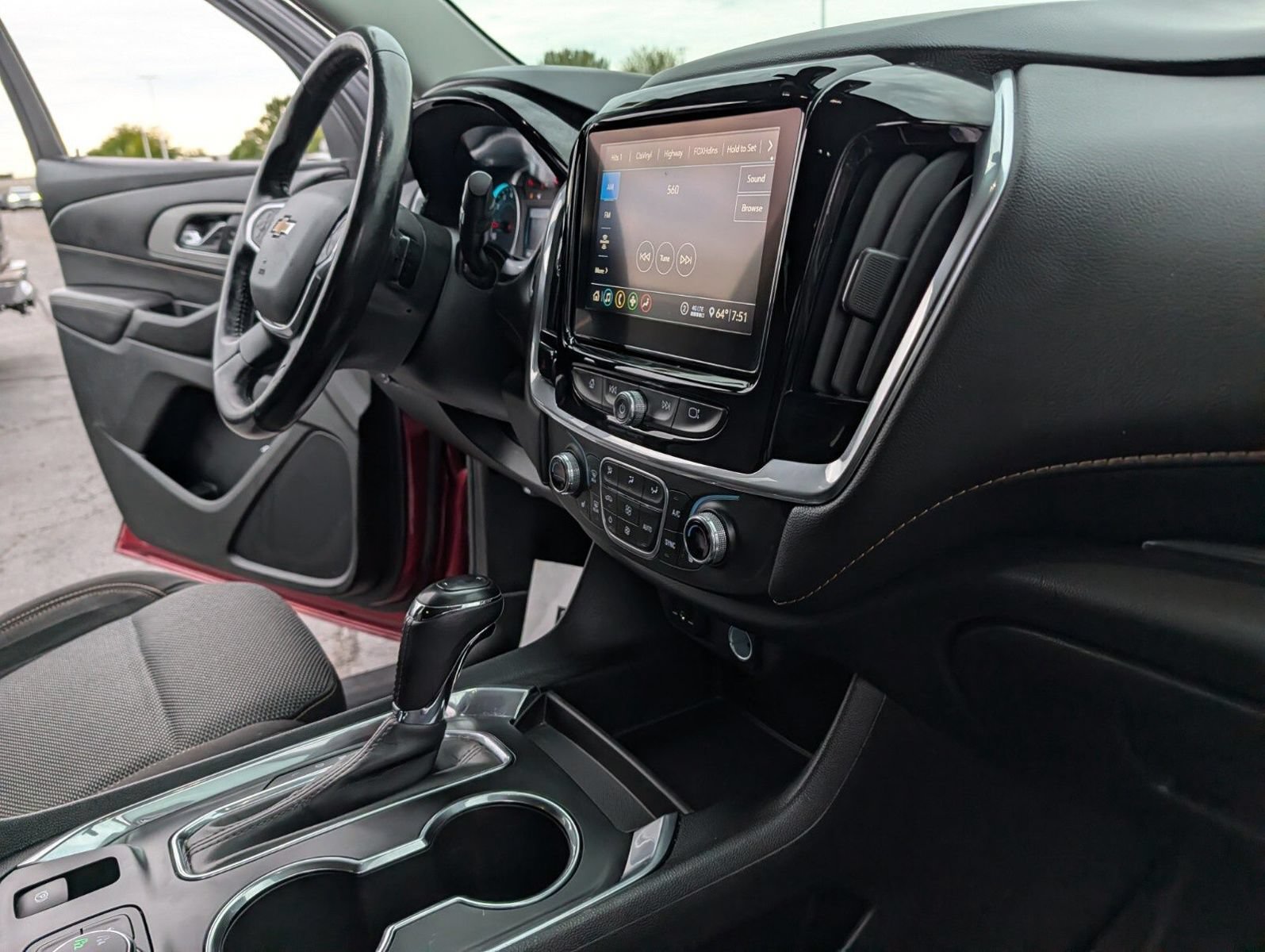 Used 2020 Chevrolet Traverse LT w/ Driver Confidence II Package AWD/4WD image 27