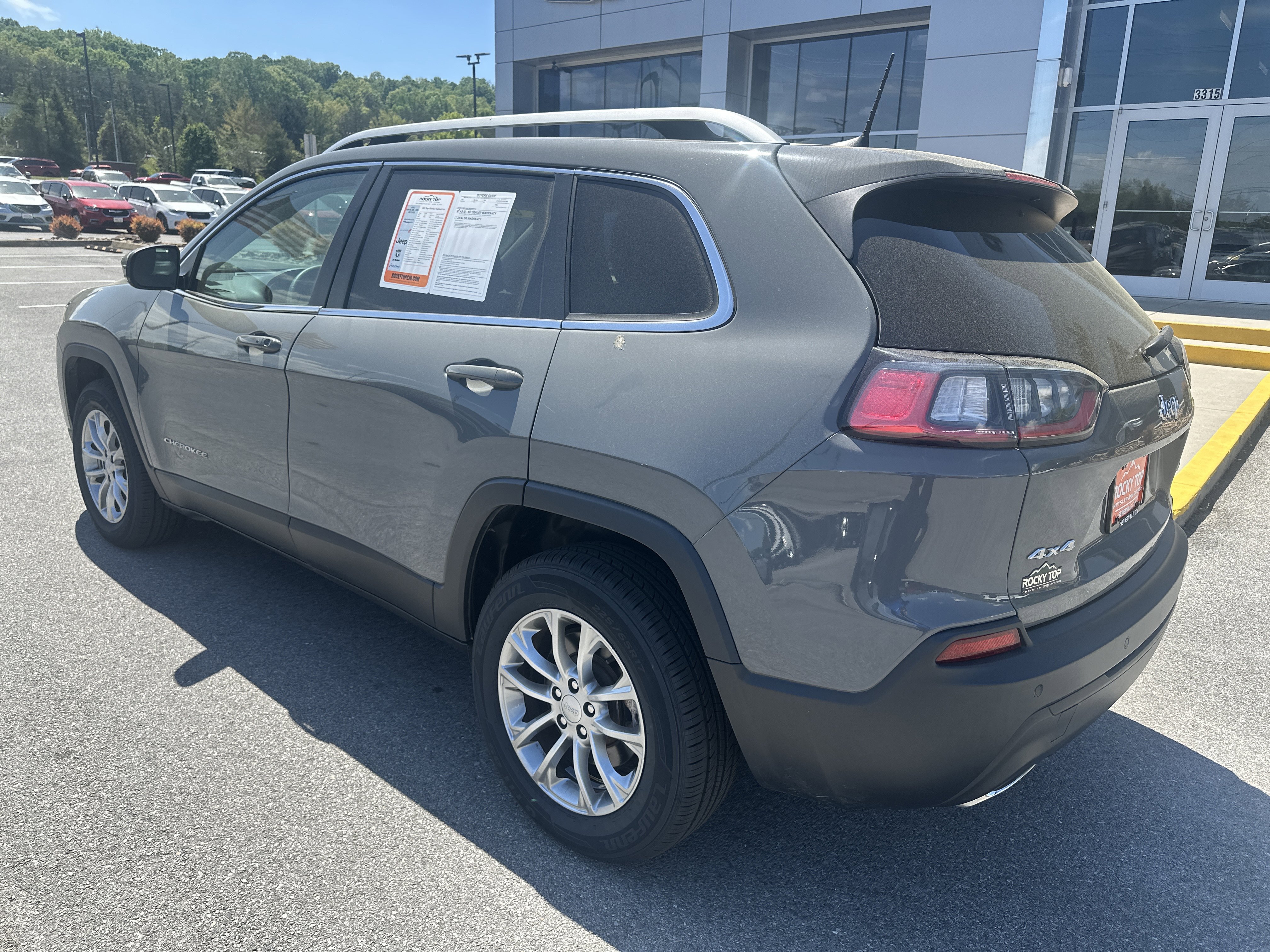 Used 2021 Jeep Cherokee Latitude Lux w/ Comfort/Convenience Group AWD/4WD image 10