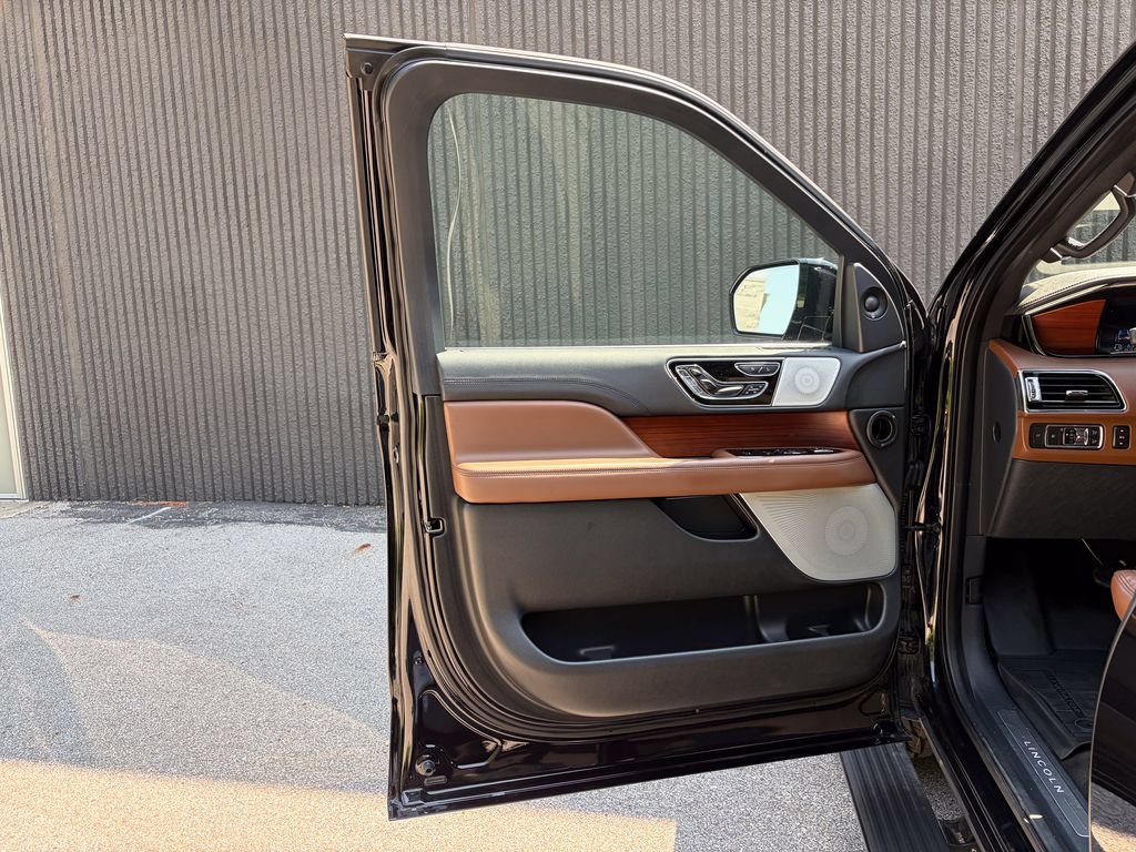 Certified 2022 Lincoln Navigator L Reserve AWD/4WD image 22
