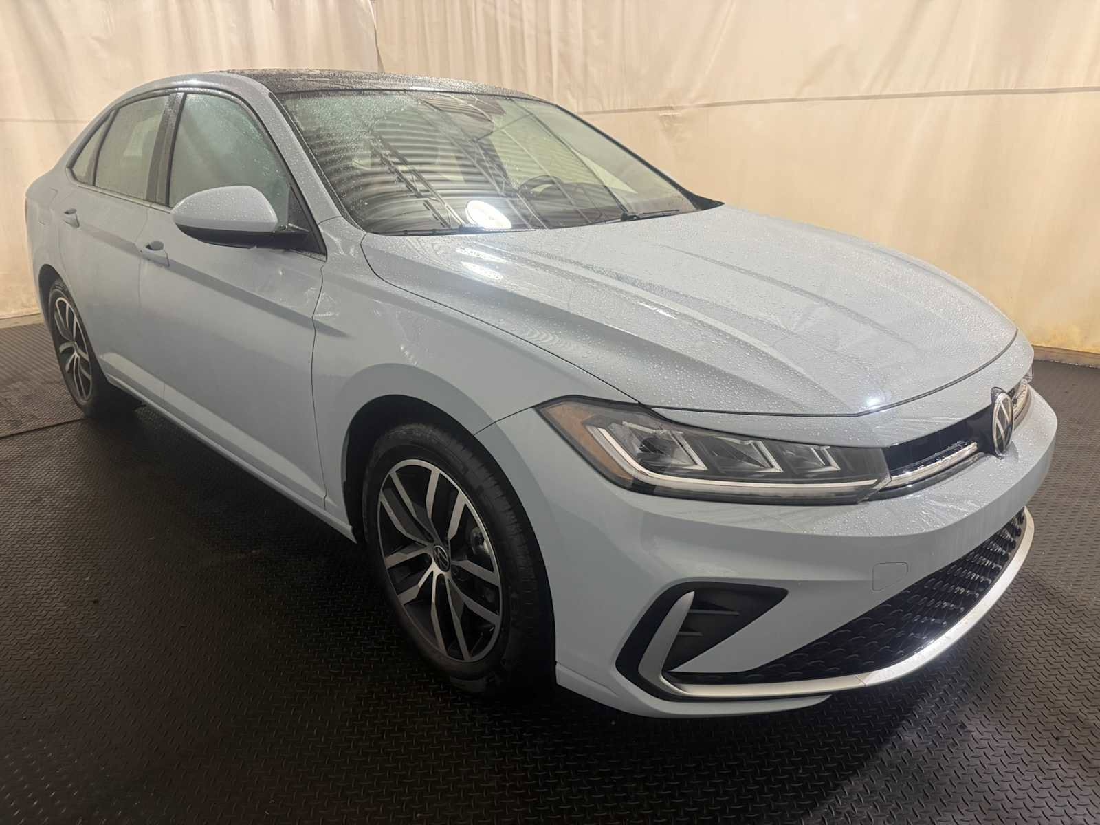 Certified 2025 Volkswagen Jetta SE w/ Sunroof Package image 10