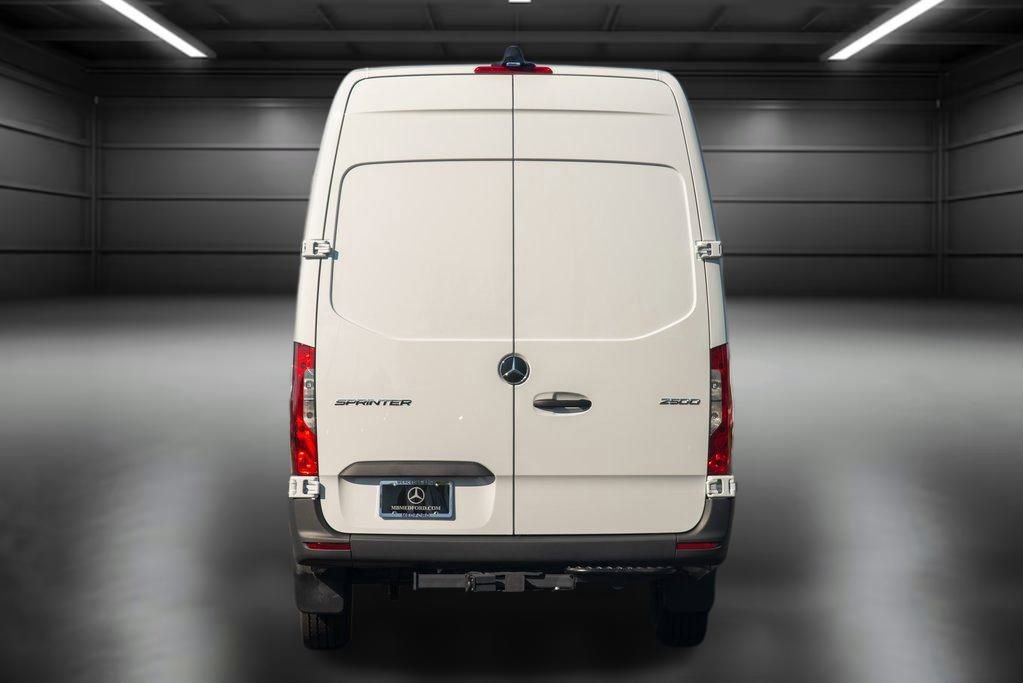 Used 2024 Mercedes-Benz Sprinter 2500 image 4